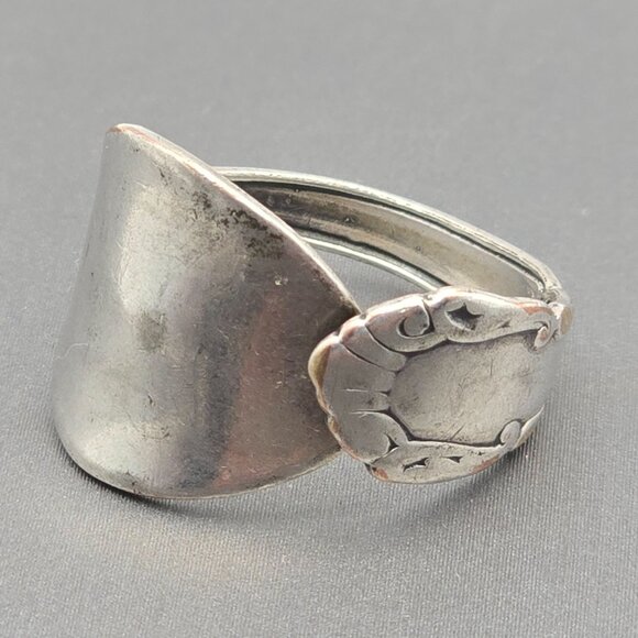 Antique Jewelry - Vintage Floral Spoon Ring Size 7 Silver-Plated Mini Bypass Statement Jewelry